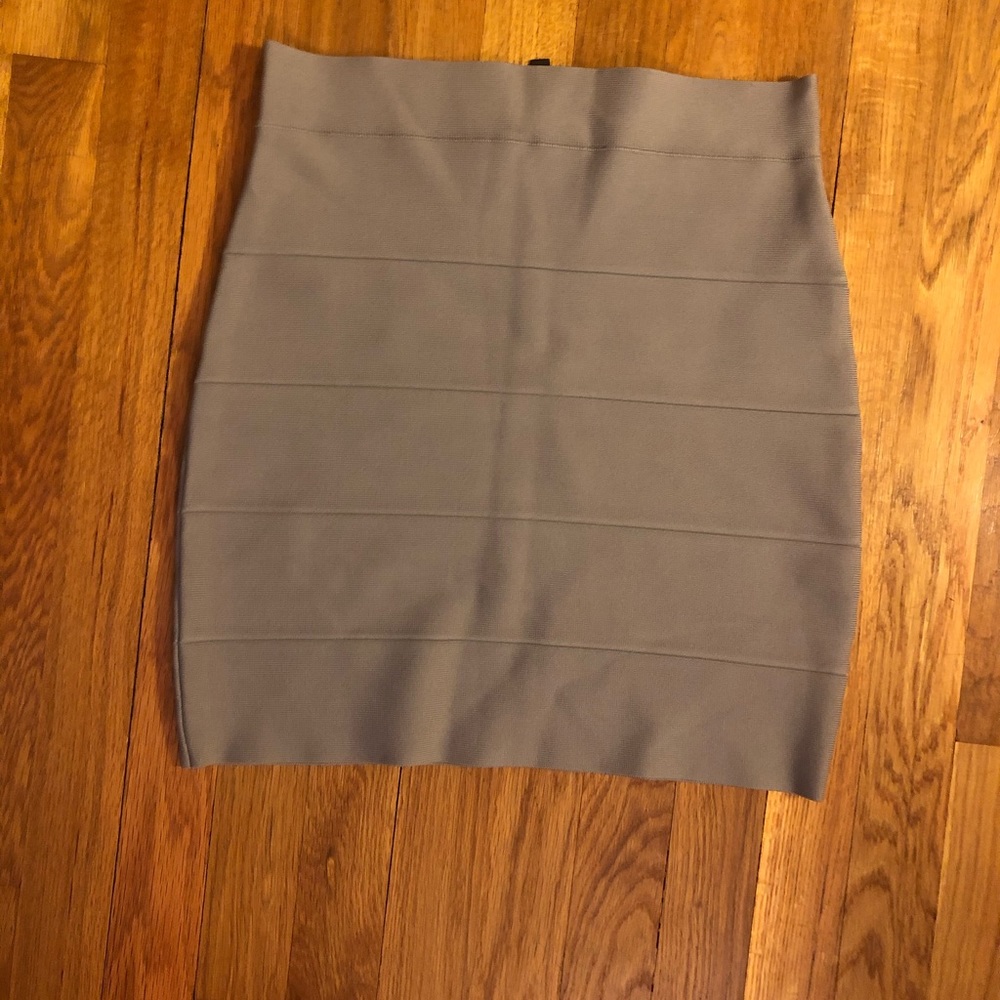 BCBG MaxAzria Grey bandage skirt SHORT - Picture 2 of 2